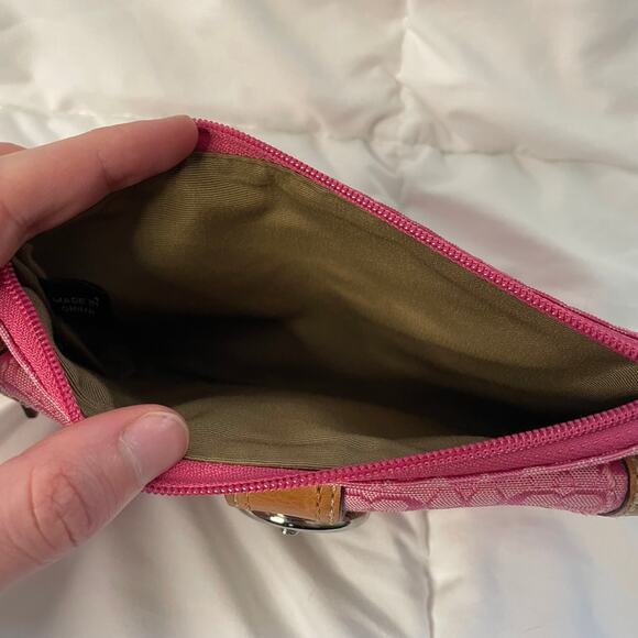 Coach Classic Mini Signature C Pink Wristlet Wallet Buckle Pocket CLEAN - Picture 8 of 15